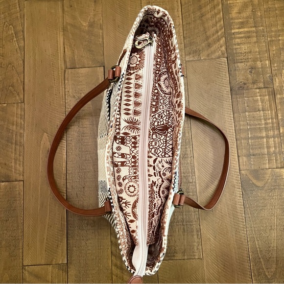 Sakroots Metro Tobacco Batik Stripe Artist Circle Medium Tote - Picture 3 of 10